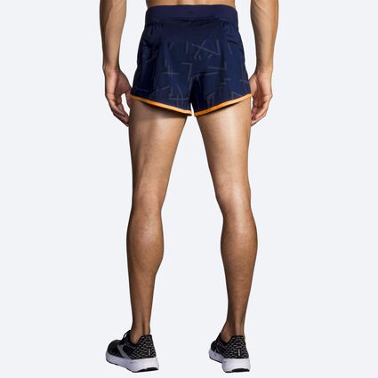 Vista del modelo (trasera) Brooks Sherpa 3" Split Short para hombre