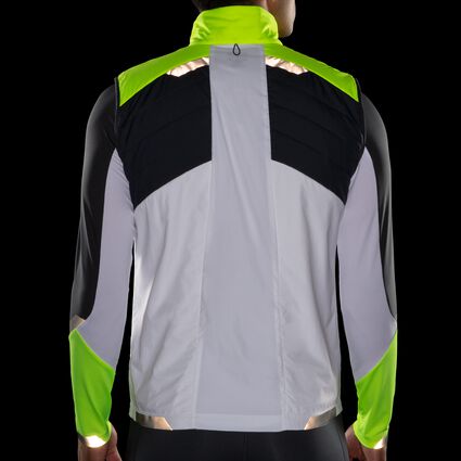 Vista del detalle 3 de Brooks Run Visible Insulated Vest para hombre