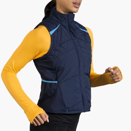 Vue angulaire du mouvement (sur tapis de course) Brooks Shield Hybrid Vest pour femmes