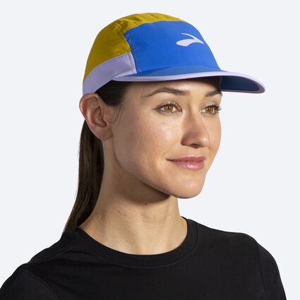 Model (front) view of Brooks Propel Hat for unisex