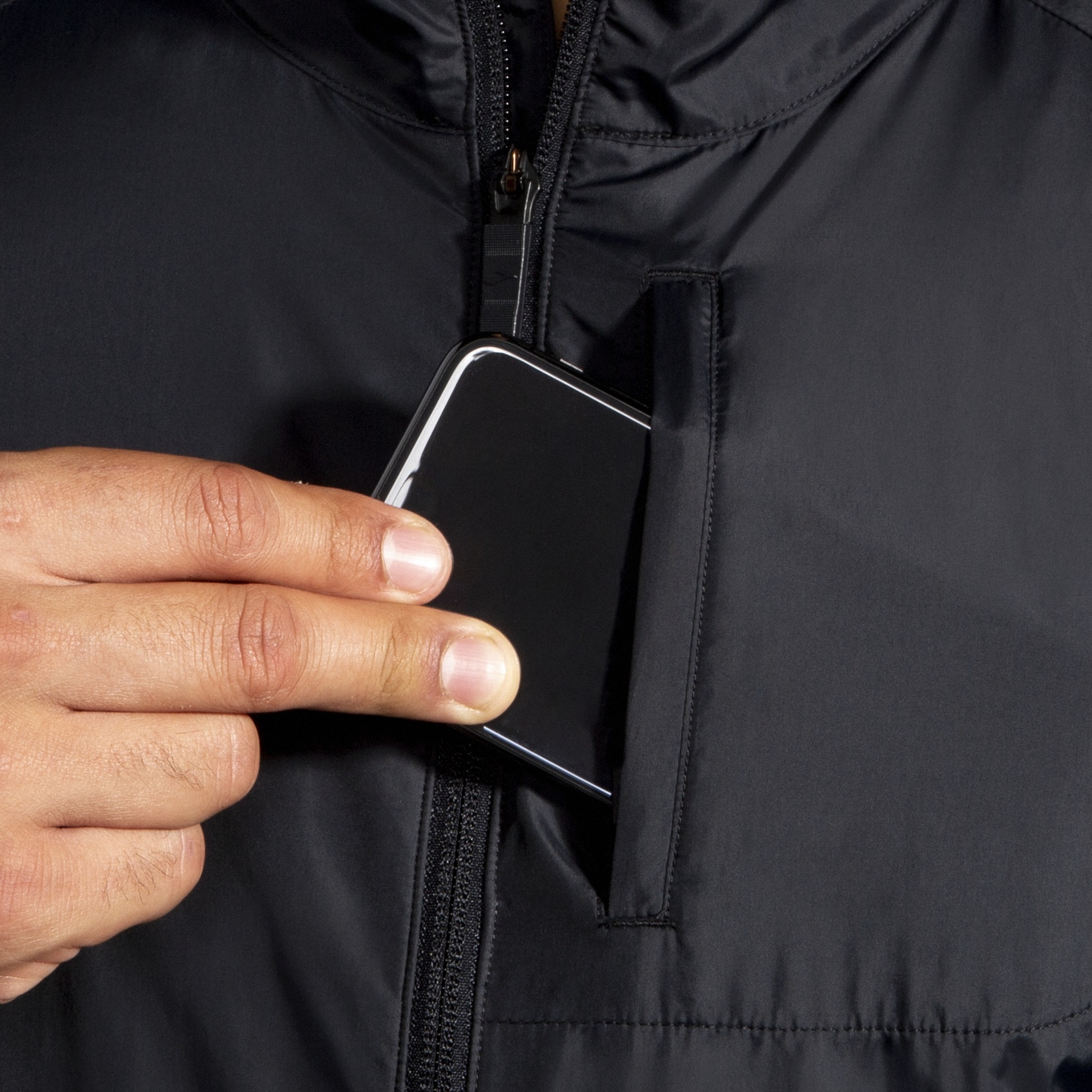 brooks run thru jacket