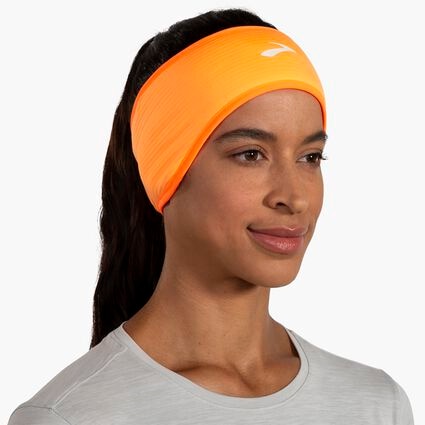 Model (front) view of Brooks Notch Thermal Headband for unisex