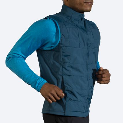 Vue d’angle du mouvement (tapis roulant) Brooks Shield Hybrid Vest pour hommes