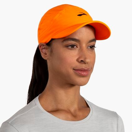Vue (avant) du modèle de Brooks Chaser Hat pour unisexe