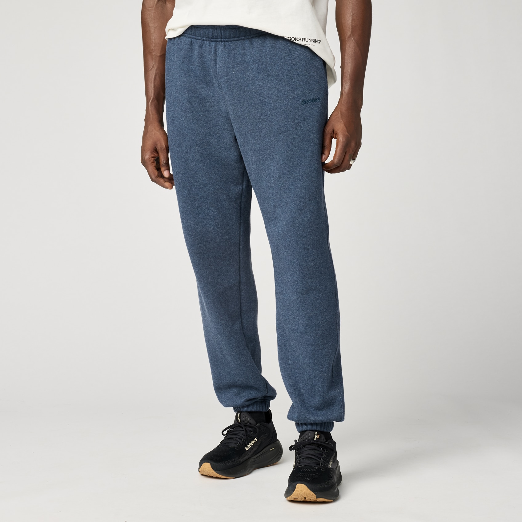 Brooks Running Men's Reset Sweatpant In Blue