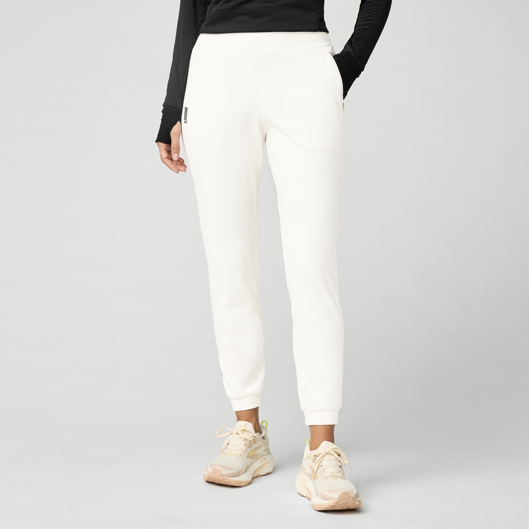 Brooks Running Women's Momentum Thermal Jogger 2.0 In White