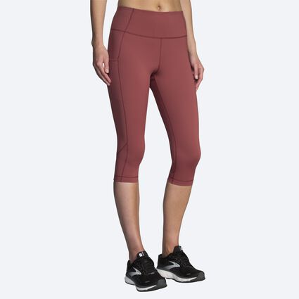 Model (front) view of Brooks Method 1/2 Crop Tight for women
