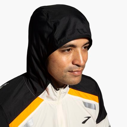 Dettaglio 4 vista di Brooks Run Visible Jacket 2.0 da uomo