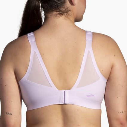 Model (back) view of Brooks Scoopback 2.0 Sports Bra for dames