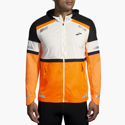 Vista (anteriore) del modello di Brooks Run Visible Jacket 2.0 da uomo