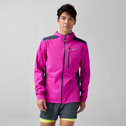 Vista (anteriore) del modello di Brooks High Point Waterproof Jacket 2 da uomo