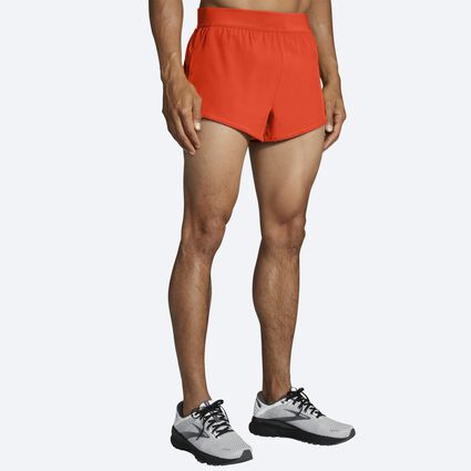 Vue (avant) du modèle de Brooks Sherpa 3" Split Short pour hommes