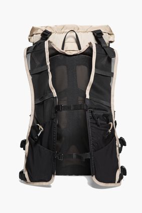 Laydown (back) view of Brooks Stride Pack for unisex