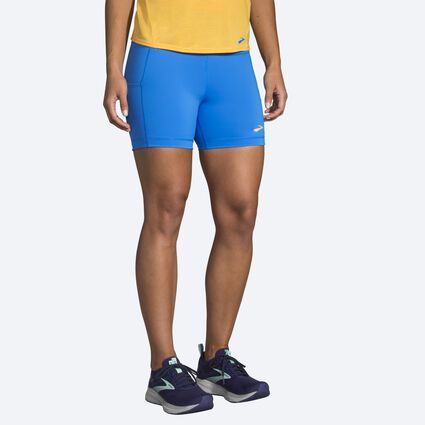 Model angle (relaxed) view of Brooks Method 5" Short Tight for women