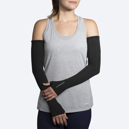 Model angle (relaxed) view of Brooks Dash Arm Warmer for unisex