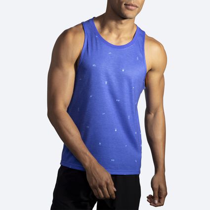 Model angle (relaxed) view of Brooks Distance Graphic Tank for men