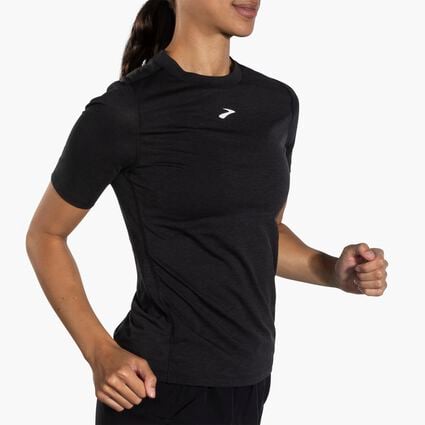 Brooks High Point Short Sleeve für Damen – Ansicht aus einem Winkel bei Bewegung (Laufband)