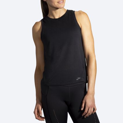 Model angle (relaxed) view of Brooks Distance Tank for women