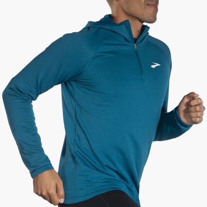 Brooks Notch Thermal Hoodie 2.0 für Herren – Ansicht aus einem Winkel bei Bewegung (Laufband)