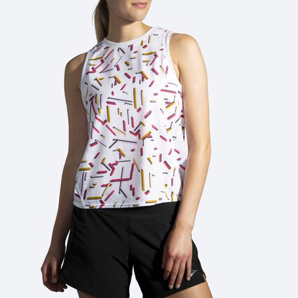 Model angle (relaxed) view of Brooks Distance Graphic Tank for women