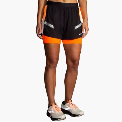 Vue (avant) du modèle de Brooks Run Visible 4" 2in1 Short 2.0 pour femmes