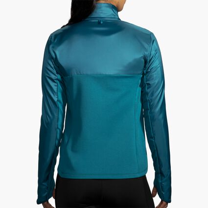 Vista del modelo (trasera) Brooks Shield Hybrid Jacket para mujer