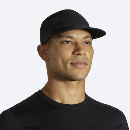 Vista del modelo (frontal) Brooks Propel Mesh Hat para unisex