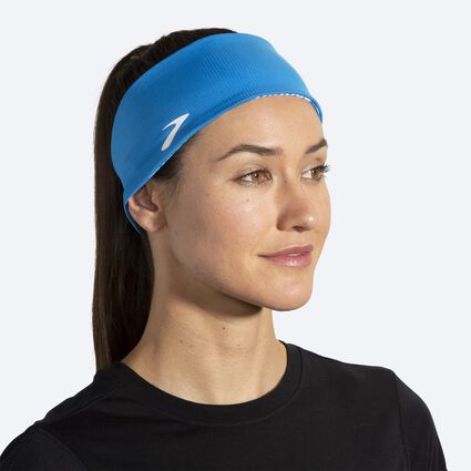 Model (front) view of Brooks Bandit Headband for unisex