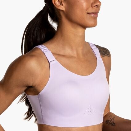 Movement angle (treadmill) view of Brooks Scoopback 2.0 Sports Bra for dames
