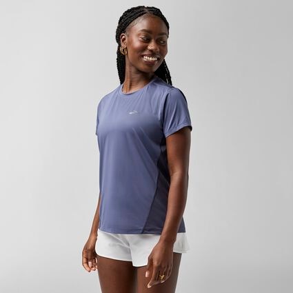 Vue (avant) du modèle de Brooks Sprint Free Short Sleeve 3.0 pour femmes