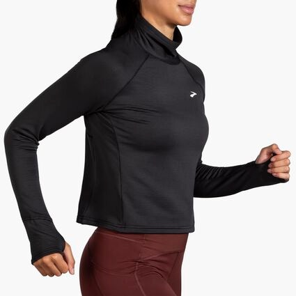 Brooks Notch Thermal Long Sleeve 2.0 für Damen – Ansicht aus einem Winkel bei Bewegung (Laufband)