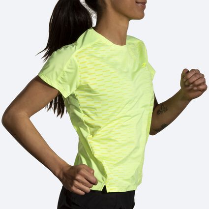 Vista angular del movimiento (cinta de correr) Brooks Sprint Free Short Sleeve 2.0 para mujer
