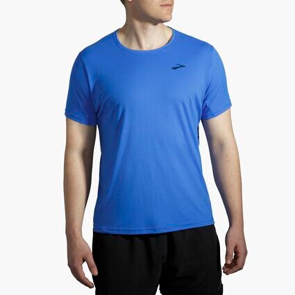 Model (front) view of Brooks Atmosphere Short Sleeve for men