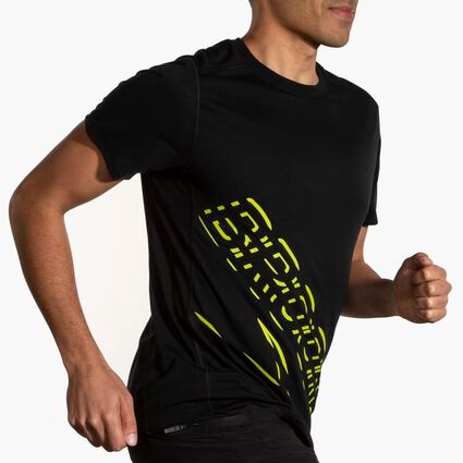 Brooks Distance Short Sleeve 3.0 für Herren – Ansicht aus einem Winkel bei Bewegung (Laufband)