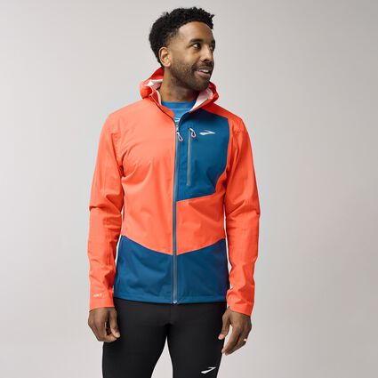 Vista (anteriore) del modello di Brooks High Point Waterproof Jacket 2 da uomo