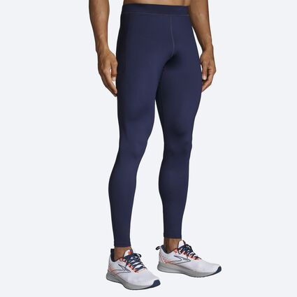 Model (front) view of Brooks Source Tight for men