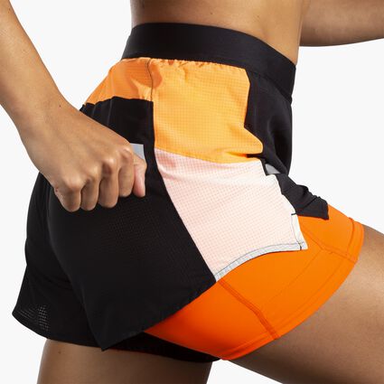 Vue angulaire du mouvement (sur tapis de course) Brooks Run Visible 4" 2in1 Short 2.0 pour femmes