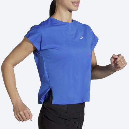 Brooks Sprint Free Short Sleeve für Damen – Ansicht aus einem Winkel bei Bewegung (Laufband)