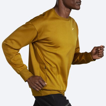 Brooks Run Within Sweatshirt für Herren – Ansicht aus einem Winkel bei Bewegung (Laufband)