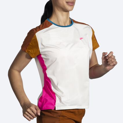 Vue angulaire du mouvement (sur tapis de course) Brooks Sprint Free Short Sleeve 2.0 pour femmes