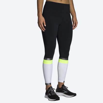 Model (front) view of Brooks Carbonite 7/8  Tight for women