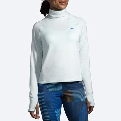 Vue (avant) du modèle de Brooks Notch Thermal Long Sleeve 2.0 pour femmes
