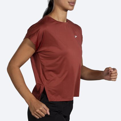 Brooks Sprint Free Short Sleeve für Damen – Ansicht aus einem Winkel bei Bewegung (Laufband)