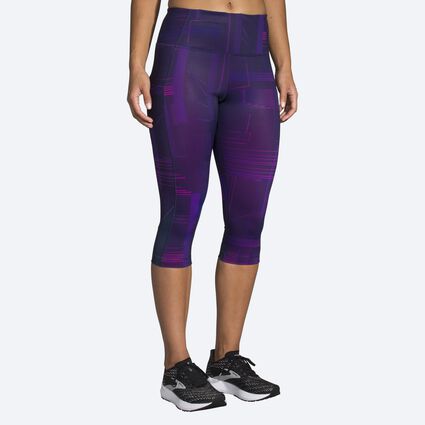 Model (front) view of Brooks Method 1/2 Crop Tight for women