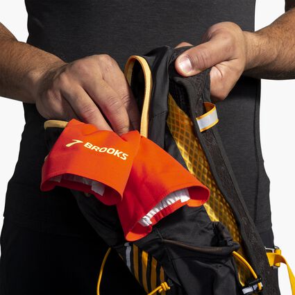 Dettaglio 2 vista di Brooks High Point Waterproof Jacket da uomo
