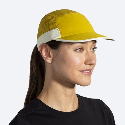 Model (front) view of Brooks Propel Mesh Hat for unisex