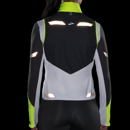 Vista del detalle 3 de Brooks Run Visible Insulated Vest para mujer
