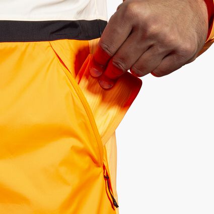 Dettaglio 3 vista di Brooks Run Visible Jacket 2.0 da uomo