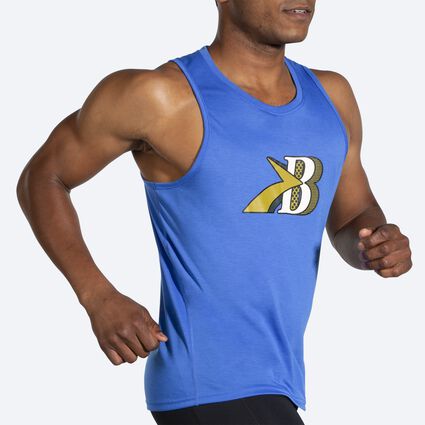 Movement angle (treadmill) view of Brooks Distance Graphic Tank for men