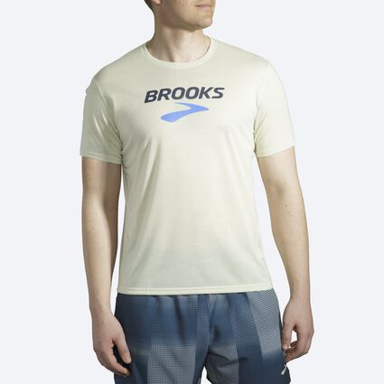 Vue (avant) du modèle de Brooks Distance Graphic Short Sleeve pour hommes